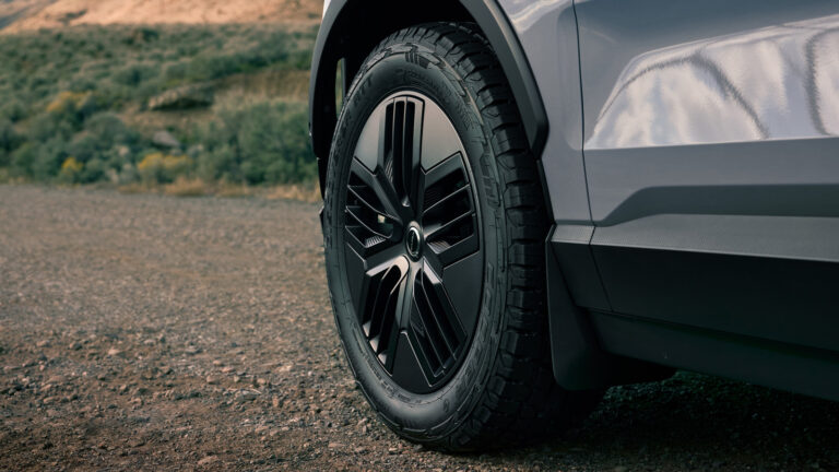 Helt elektriska Volvo EX30 Cross Country