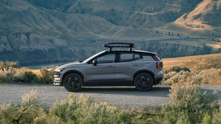 Helt elektriska Volvo EX30 Cross Country