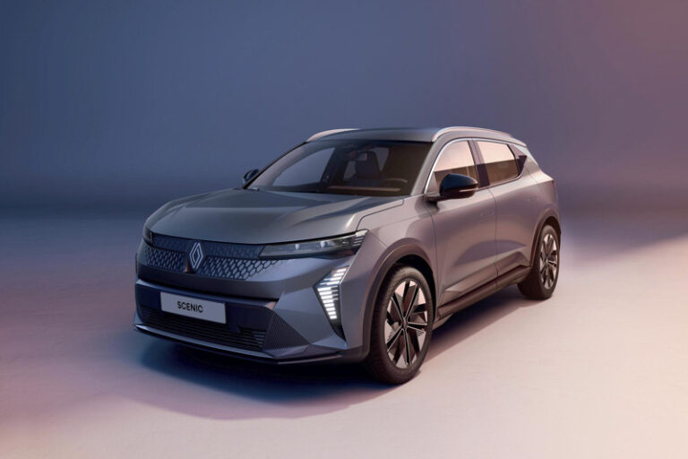 En grå Renault Scenic