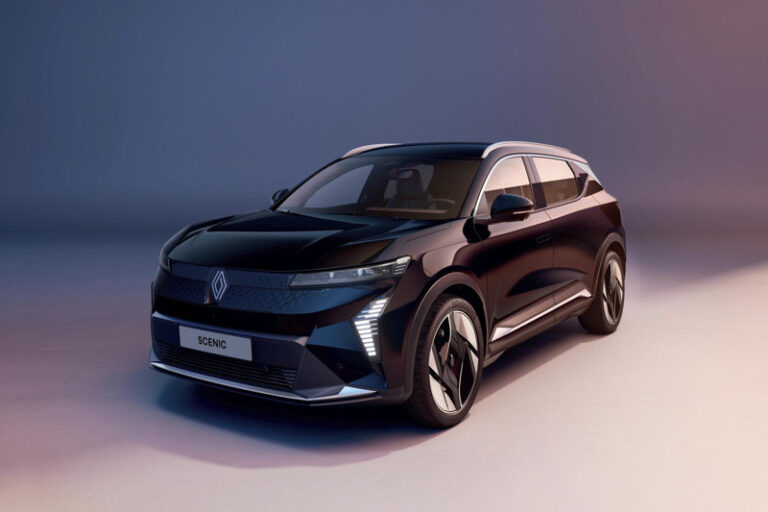 En svart Renault Scenic e-tech