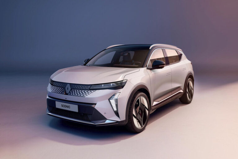En vit Renault Scenic